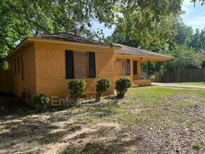 1848 Woodburn Dr in Memphis, TN - Building Photo - Building Photo