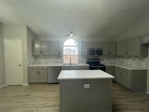 7709 Amsterdam Ln in Arlington, TX - Building Photo - Building Photo