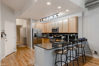 843 W Monroe St in Chicago, IL - Building Photo - Building Photo