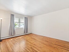 239 Crescent Ln in Cliffside Park, NJ - Building Photo - Building Photo