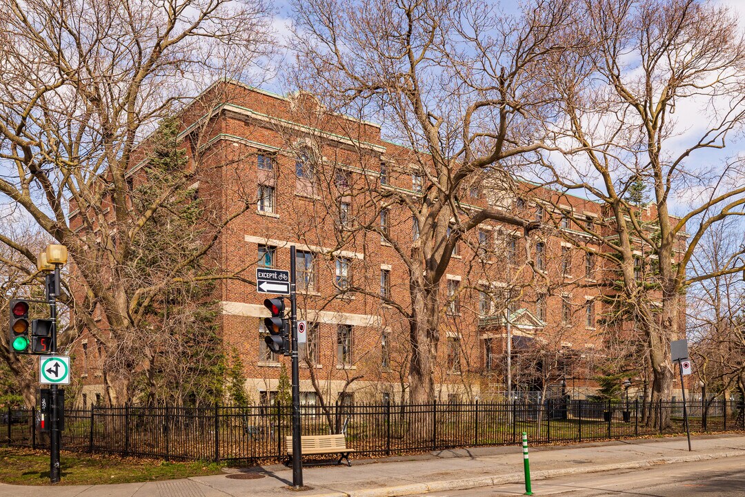Marius Barbeau in Montréal, QC - Building Photo