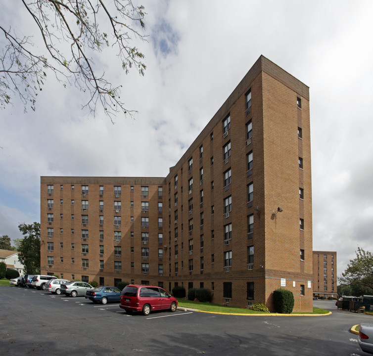 Greenwich Gardens in Hempstead, NY - Building Photo