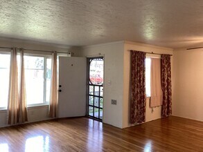 313 W Robinson Ave in Fresno, CA - Building Photo - Building Photo