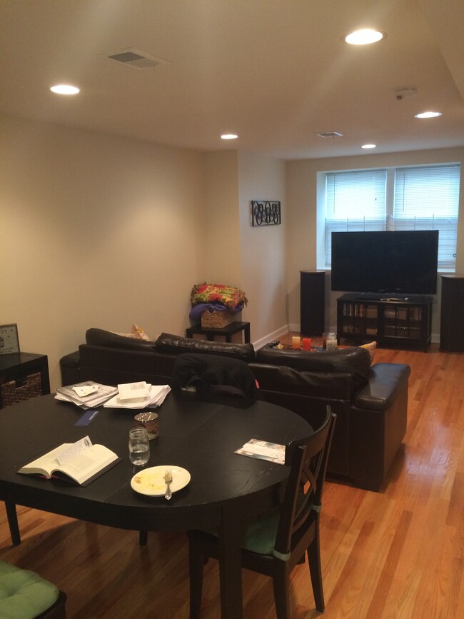 1659 N Halsted St, Unit Garden