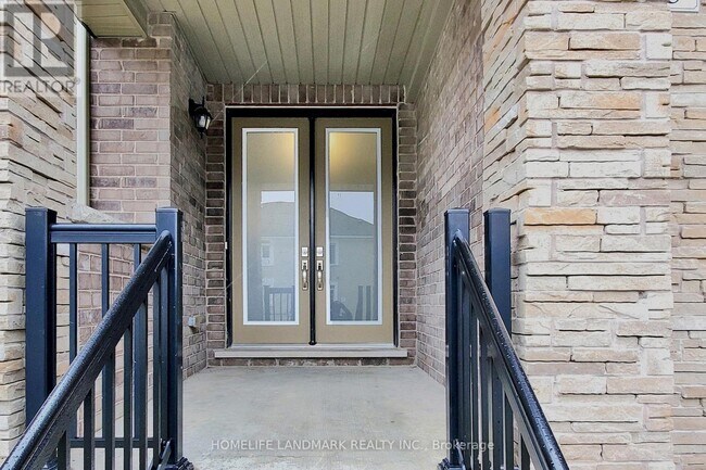 47 Sparks St in Aurora, ON - Building Photo - Building Photo