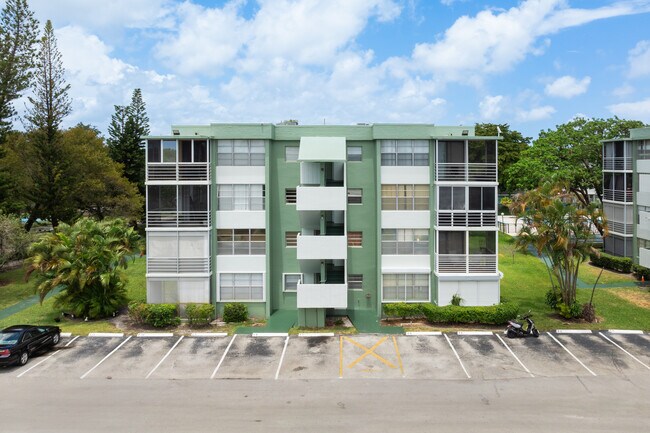 Fountainhead Building in Hollywood, FL - Building Photo - Building Photo