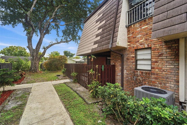 2501 NW 99th Ave in Coral Springs, FL - Building Photo - Building Photo