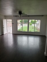 8572 Park St in Bellflower, CA - Building Photo - Building Photo