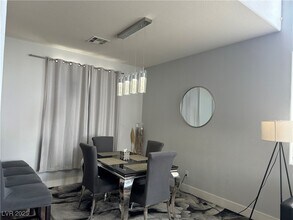 8901 Kingswood Dr in Las Vegas, NV - Building Photo - Building Photo