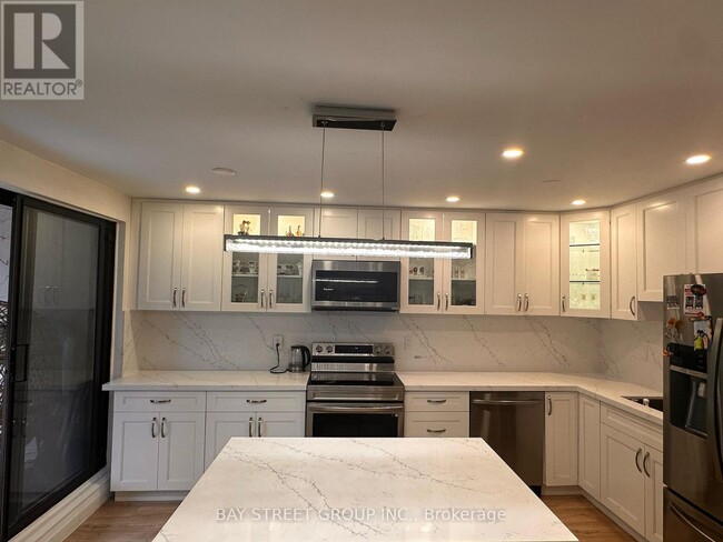 1042-1042 Falgarwood Dr
