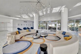 1000 West Ave, Unit 422 in Miami Beach, FL - Foto de edificio - Building Photo