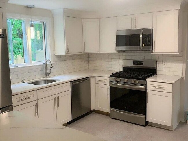 19 Spruce Rd in Westford, MA - Building Photo - Building Photo