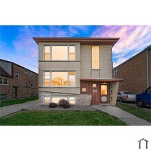 7900 S Whipple St in Chicago, IL - Building Photo - Building Photo
