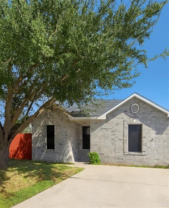733 San Martin St in San Juan, TX - Building Photo