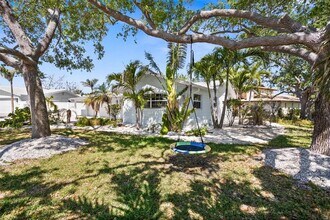 10001 S Yacht Club Dr in Treasure Island, FL - Building Photo - Building Photo