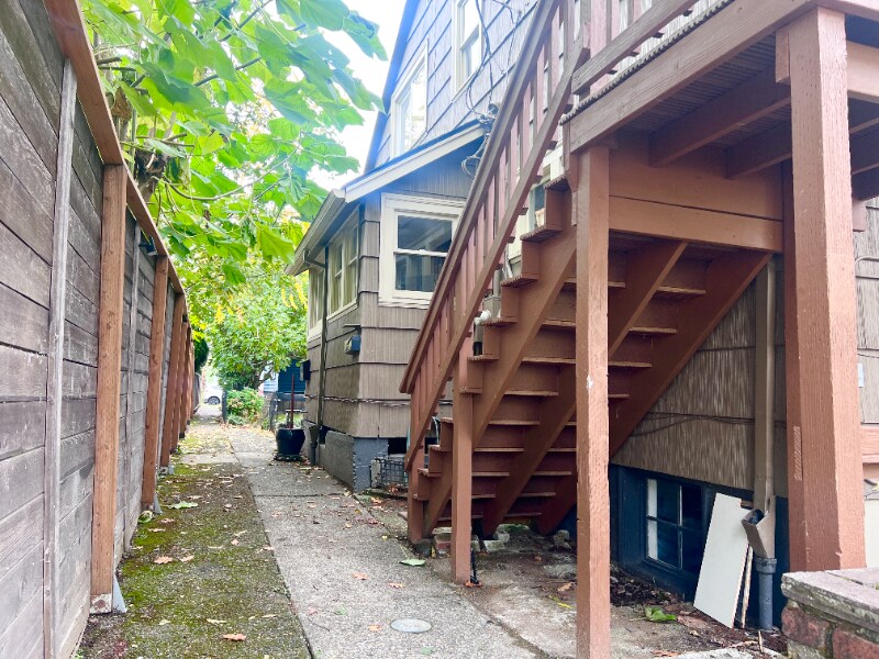 317-319 NE 66th Ave in Portland, OR - Building Photo