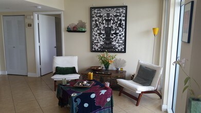 7600 Collins Ave, Unit 905 in Miami, FL - Building Photo - Building Photo