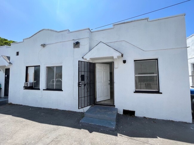 2651 Cloverdale Ave