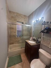 1342 W Greenleaf Ave in Chicago, IL - Building Photo - Building Photo