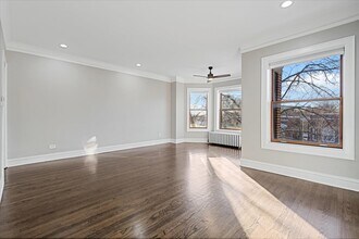 6553 N Greenview Ave in Chicago, IL - Building Photo - Building Photo