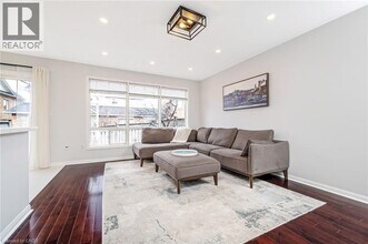 1617 Cartwright Crescent in Milton, ON - Building Photo - Building Photo