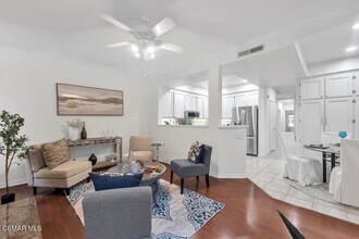 233 Valero Cir in Oak Park, CA - Building Photo - Building Photo