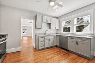 61 Verchild St, Unit 1 in Quincy, MA - Building Photo