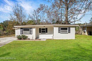 557 W 62nd St in Jacksonville, FL - Building Photo