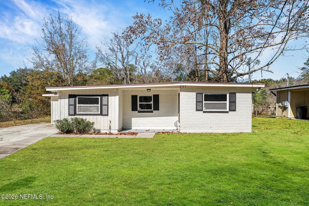 557 W 62nd St in Jacksonville, FL - Building Photo