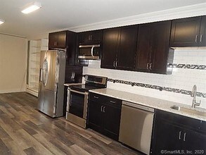 120 Broadway-Unit -2 in Norwich, CT - Building Photo - Building Photo