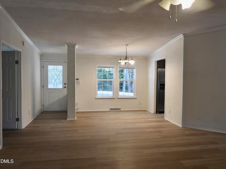 560 Water Tower Rd in Moncure, NC - Foto de edificio