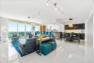 2640 Lake Shore Dr, Unit 2307 in Riviera Beach, FL - Building Photo - Building Photo