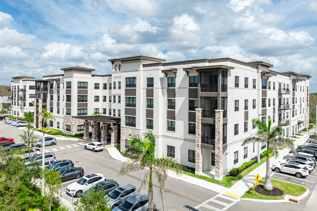 Grand Living at Naples in Naples, FL - Building Photo