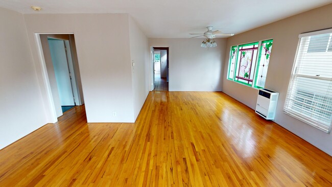 2433 Front St, Unit 1500 sqft 2B1B w deck in San Diego, CA - Building Photo - Building Photo