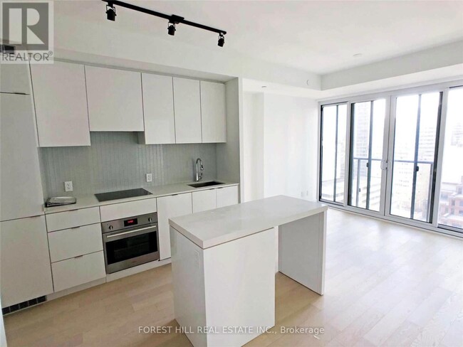 7-2517 Grenville St in Toronto, ON - Building Photo - Building Photo