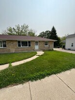 8205-8207 Antioch Rd in Salem Lakes, WI - Building Photo