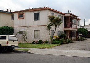 11834 Eucalyptus Ave in Hawthorne, CA - Building Photo