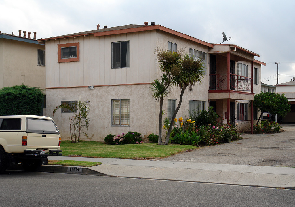 11834 Eucalyptus Ave in Hawthorne, CA - Building Photo