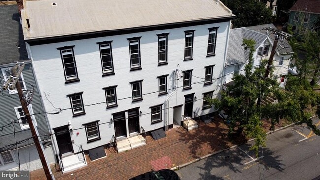property at 23-27-27 E Union St