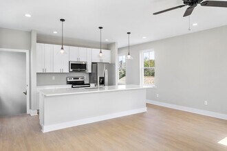 2028 Arbutus Ave in North Charleston, SC - Building Photo - Building Photo