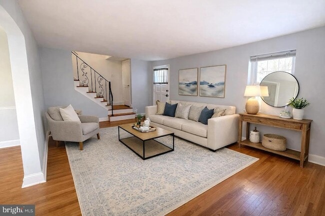 46 Wayfield Rd in Springfield, PA - Foto de edificio - Building Photo