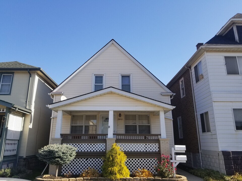 2411 8th St, Unit Apt. 2 in Wyandotte, MI - Building Photo