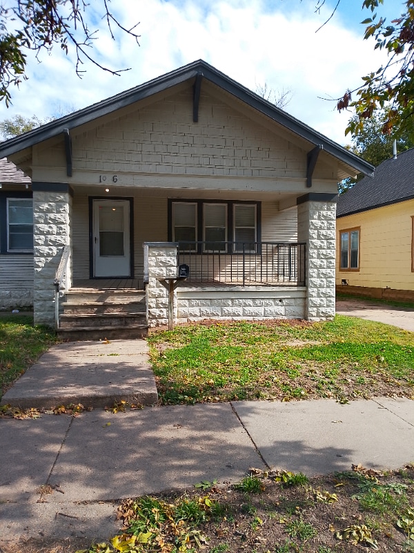 property at 1006 S Market St