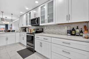 5675 Queen Palm Ct in Delray Beach, FL - Building Photo