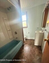 504 Storrs St in Dickson City, PA - Building Photo - Building Photo