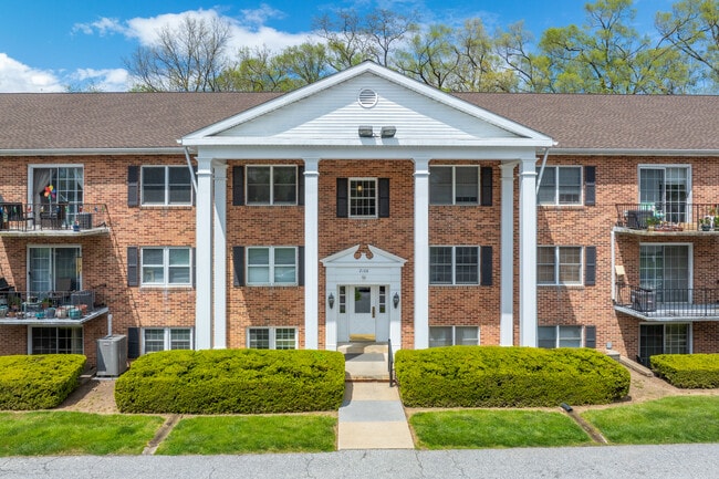 Cedar Run Condominiums in Camp Hill, PA - Foto de edificio - Building Photo