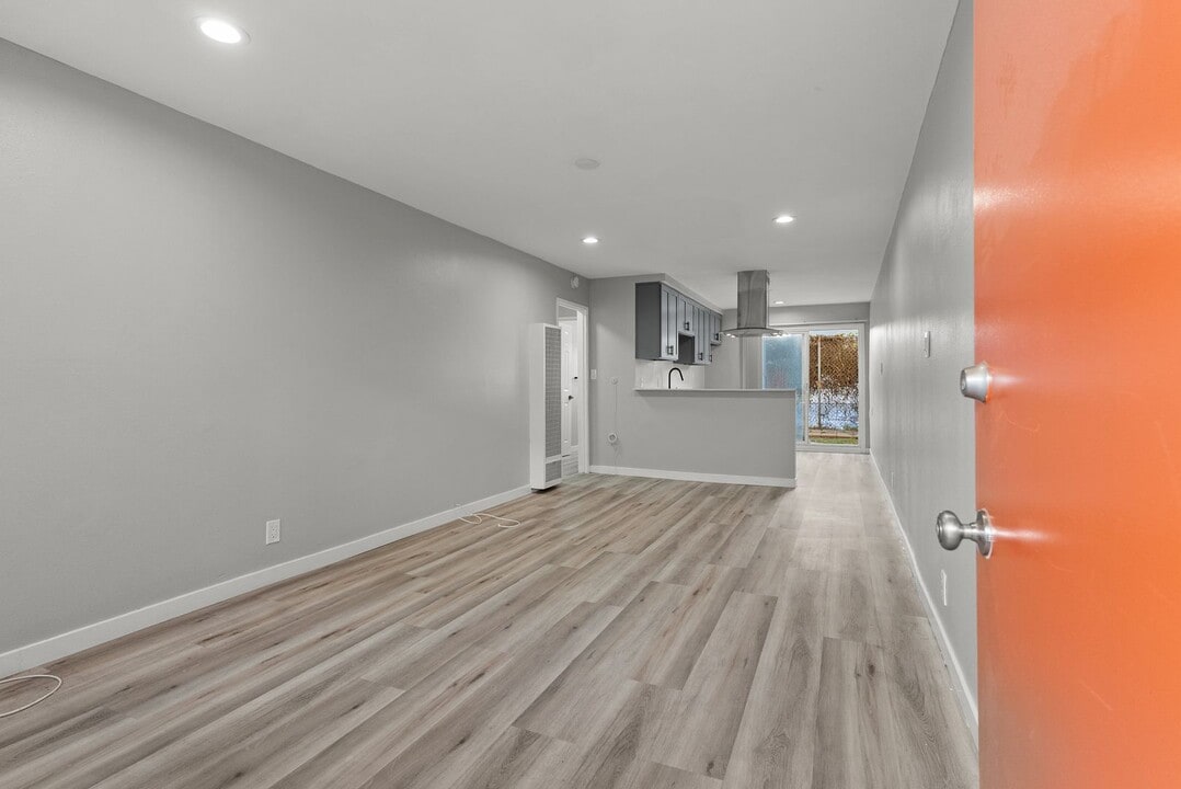 10442 Lampson Ave in Garden Grove, CA - Building Photo