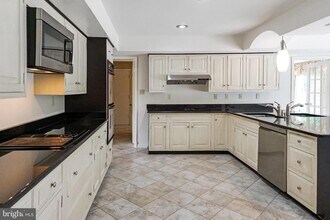 6209 Stoneham Ln in McLean, VA - Building Photo - Building Photo