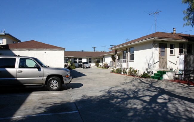 913-915 S Flower St in Inglewood, CA - Building Photo - Building Photo