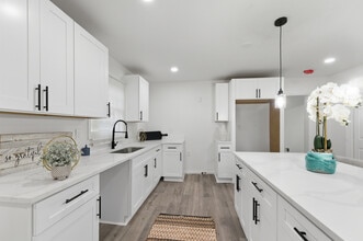 3192 Oakcliff Rd NW in Atlanta, GA - Foto de edificio - Building Photo